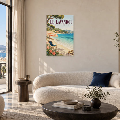 Affiche Le Lavandou - La plage de Saint-Clair dans un salon - Art Virtuoso