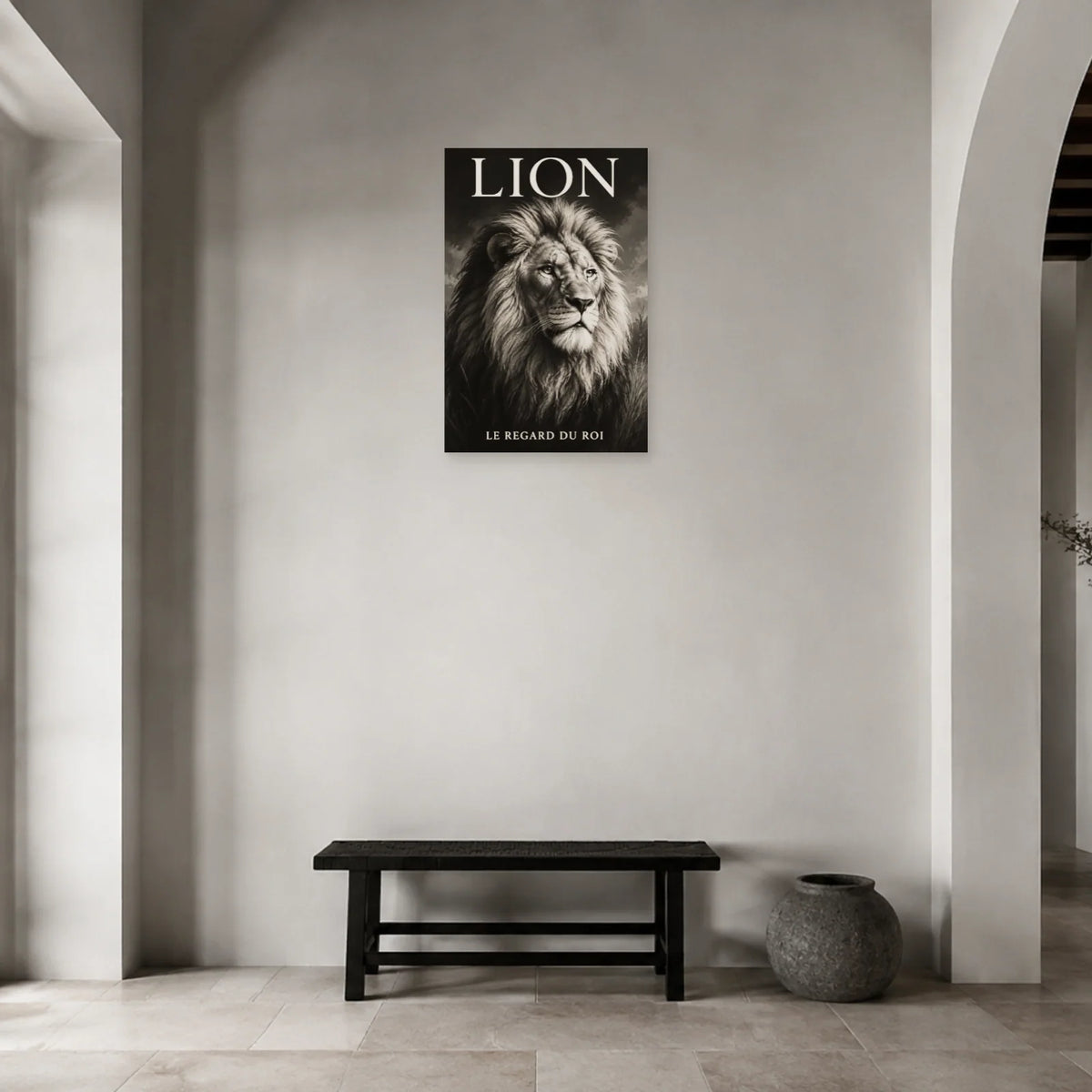Affiche Lion noir et blanc, le regard du roi dans une entrée ou un couloir - Art Virtuoso