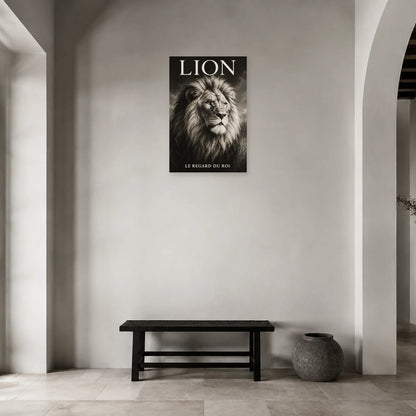 Affiche Lion noir et blanc, le regard du roi dans une entrée ou un couloir - Art Virtuoso