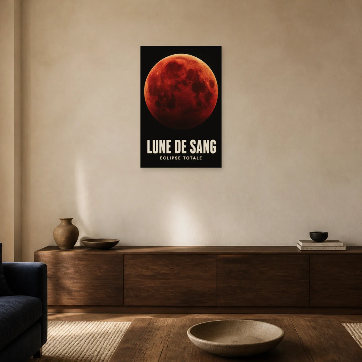 Affiche Lune de Sang – Éclipse Totale dans un salon - Art Virtuoso