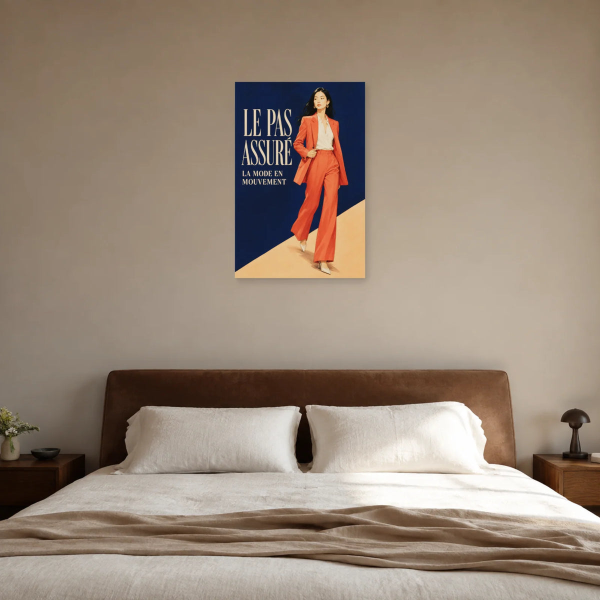 Affiche Mannequin femme, le pas assuré dans une chambre - Art Virtuoso