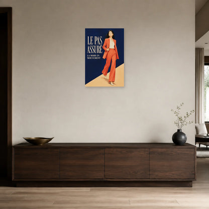 Affiche Mannequin femme, le pas assuré dans une entrée ou un couloir - Art Virtuoso
