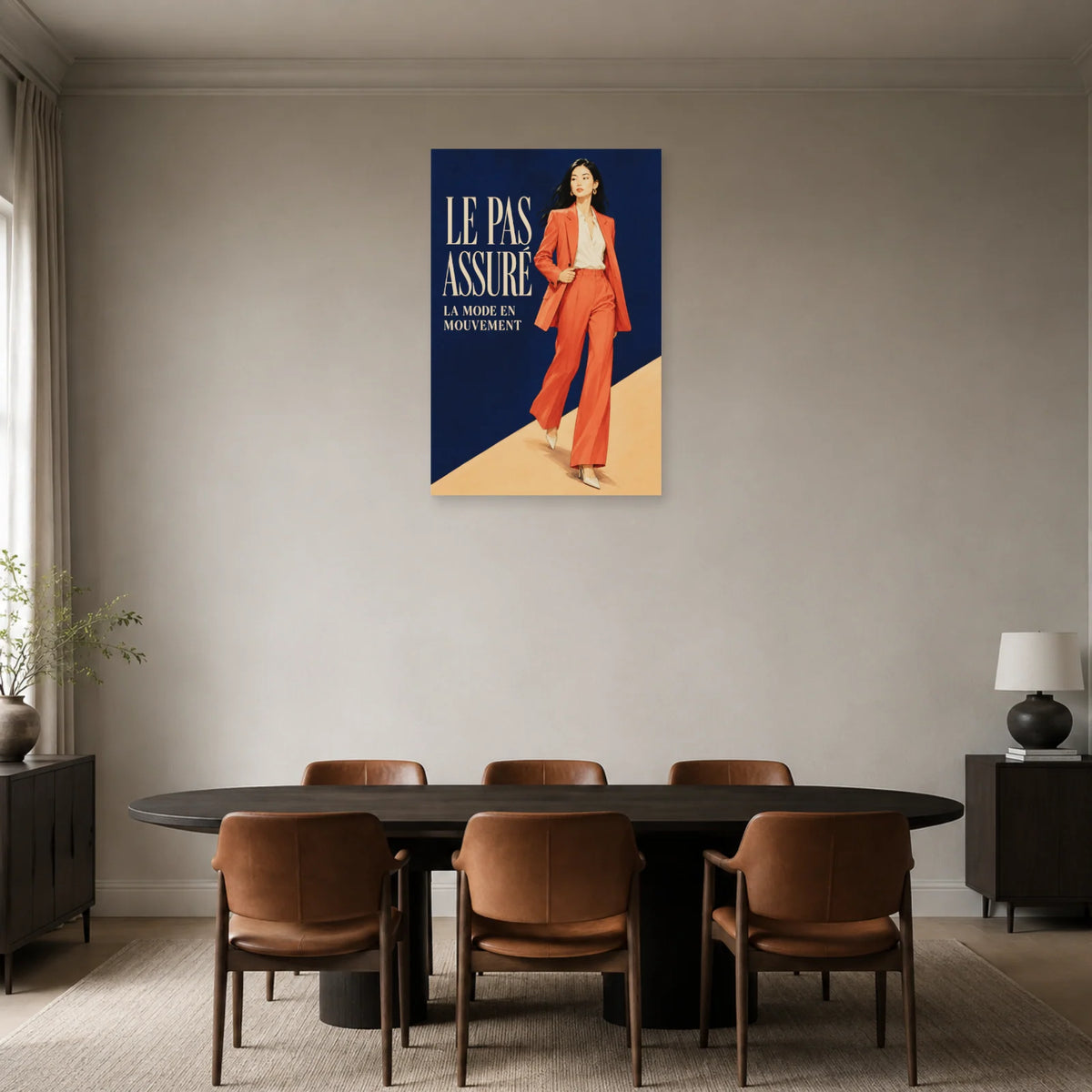 Affiche Mannequin femme, le pas assuré dans une salle à manger - Art Virtuoso
