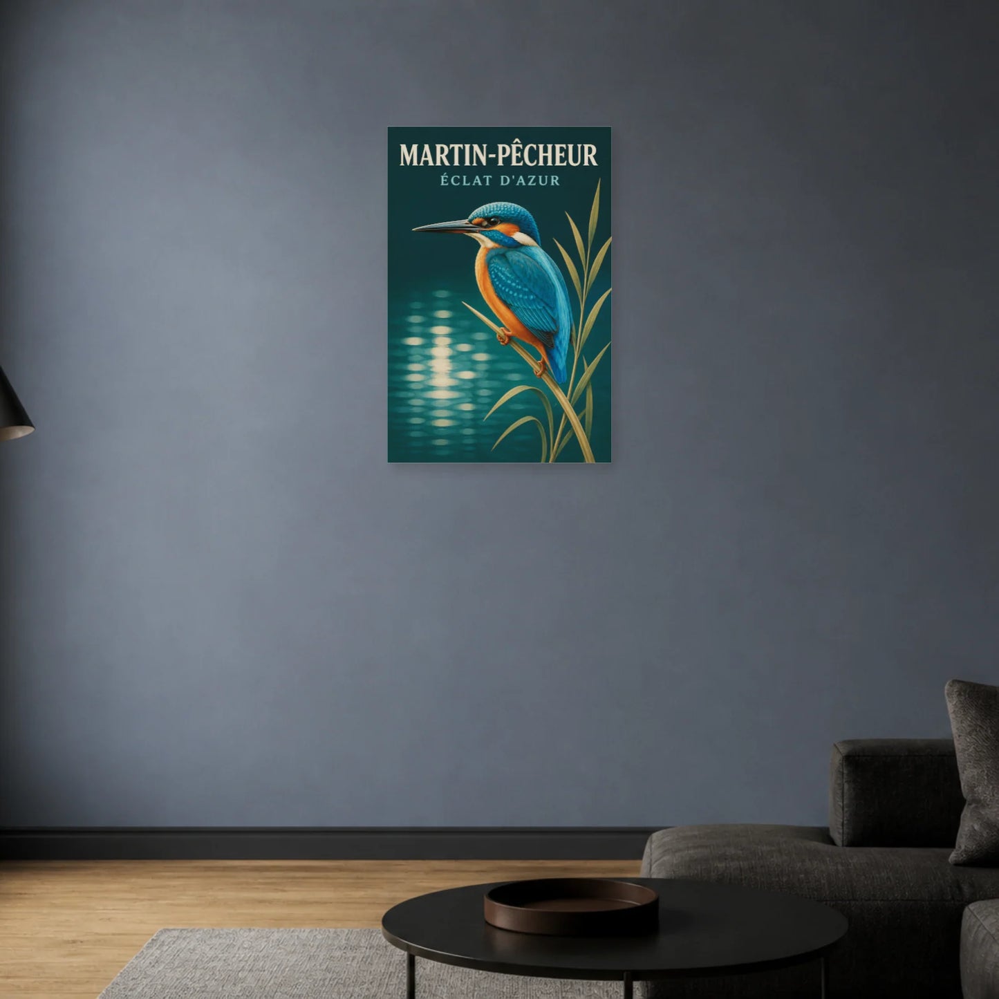 Affiche Martin-Pêcheur – Éclat d’Azur dans un salon - Art Virtuoso