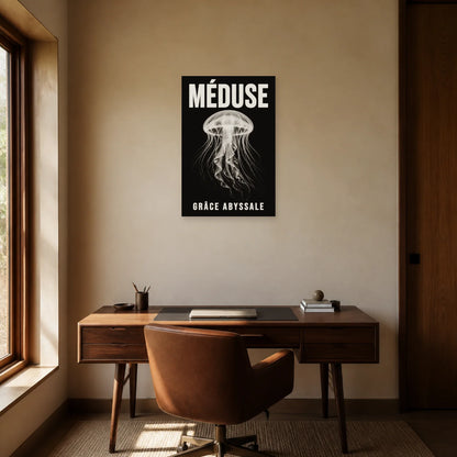 Affiche Méduse – Grâce Abyssale dans un bureau - Art Virtuoso