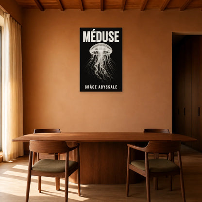 Affiche Méduse – Grâce Abyssale dans une salle à manger - Art Virtuoso
