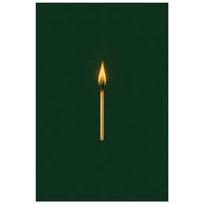 Affiche minimaliste - Allumette et flamme, nature morte minimaliste / illustration réaliste verticale, format 30 × 45 cm