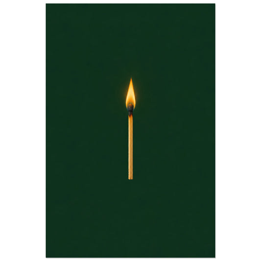 Affiche minimaliste - Allumette et flamme, nature morte minimaliste / illustration réaliste verticale, format 30 × 45 cm