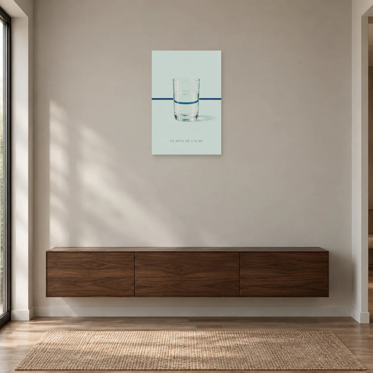 Affiche minimaliste - Verre d’eau et réfraction dans une entrée ou un couloir - Art Virtuoso