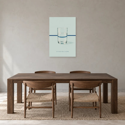 Affiche minimaliste - Verre d’eau et réfraction dans une salle à manger - Art Virtuoso