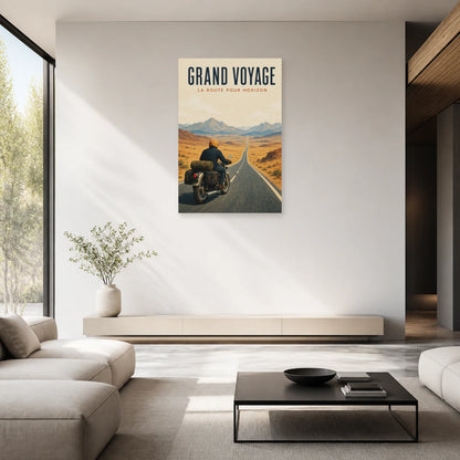 Affiche Moto de voyage – Grand voyage dans un salon - Art Virtuoso
