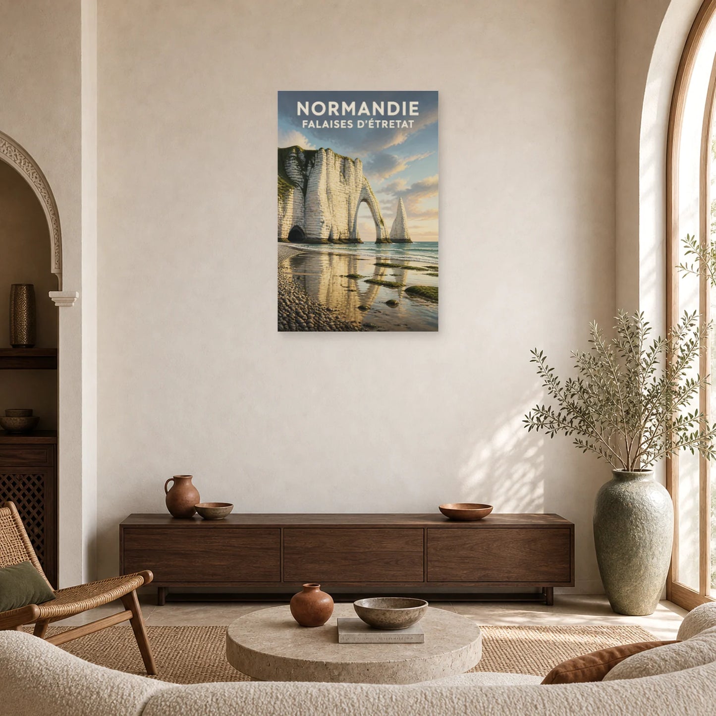 Affiche Normandie – Falaises d’Étretat dans un salon - Art Virtuoso