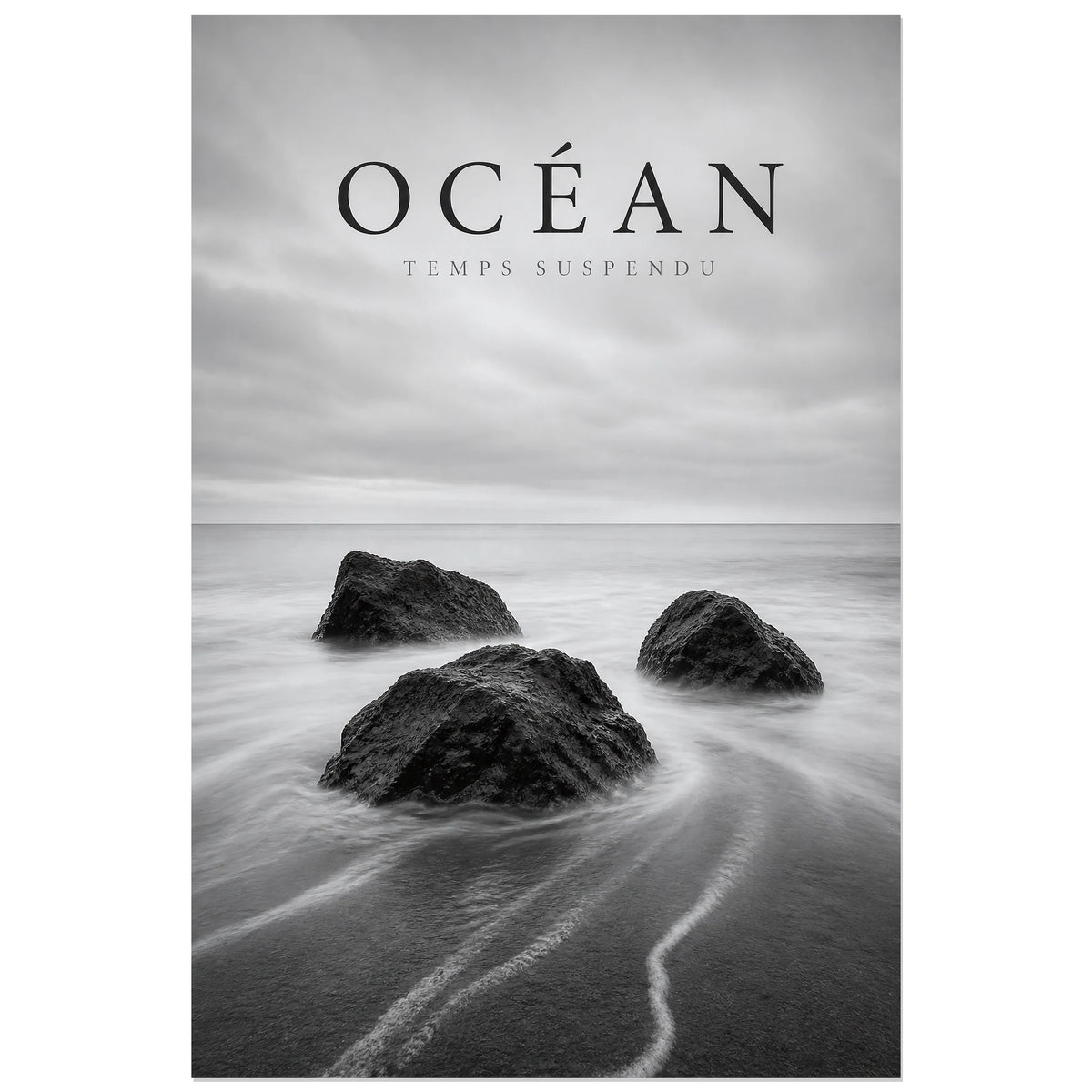 Affiche Océan – Temps Suspendu, photographie marine en pose longue verticale, format 60 × 90 cm