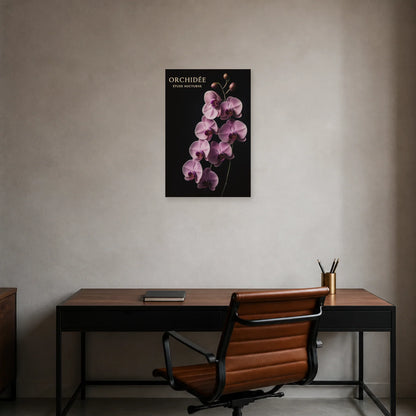 Affiche Orchidée – Étude Nocturne dans un bureau - Art Virtuoso