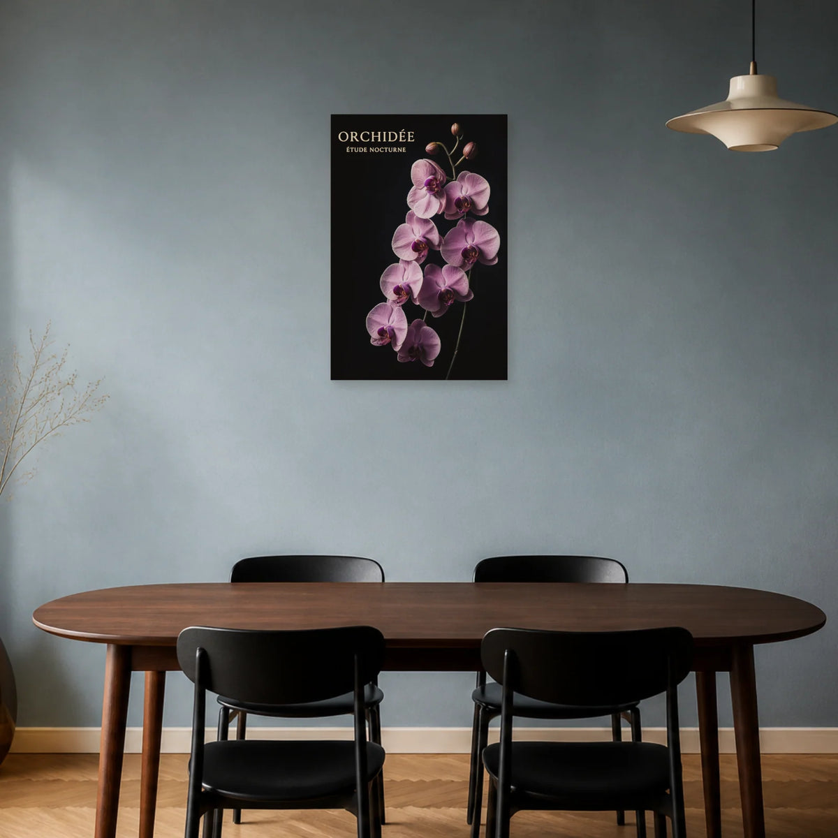Affiche Orchidée – Étude Nocturne dans une salle à manger - Art Virtuoso