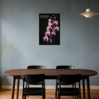 Affiche Orchidée – Étude Nocturne dans une salle à manger - Art Virtuoso