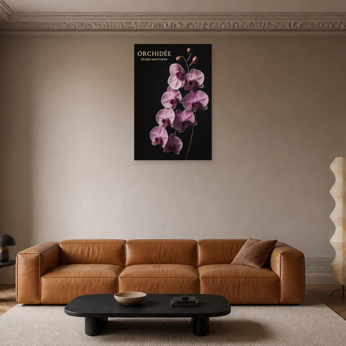 Affiche Orchidée – Étude Nocturne dans un salon - Art Virtuoso