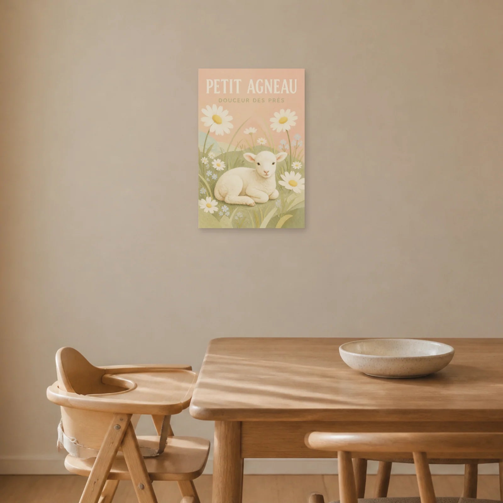 Affiche Petit Agneau – Douceur des Prés dans une salle à manger - Art Virtuoso