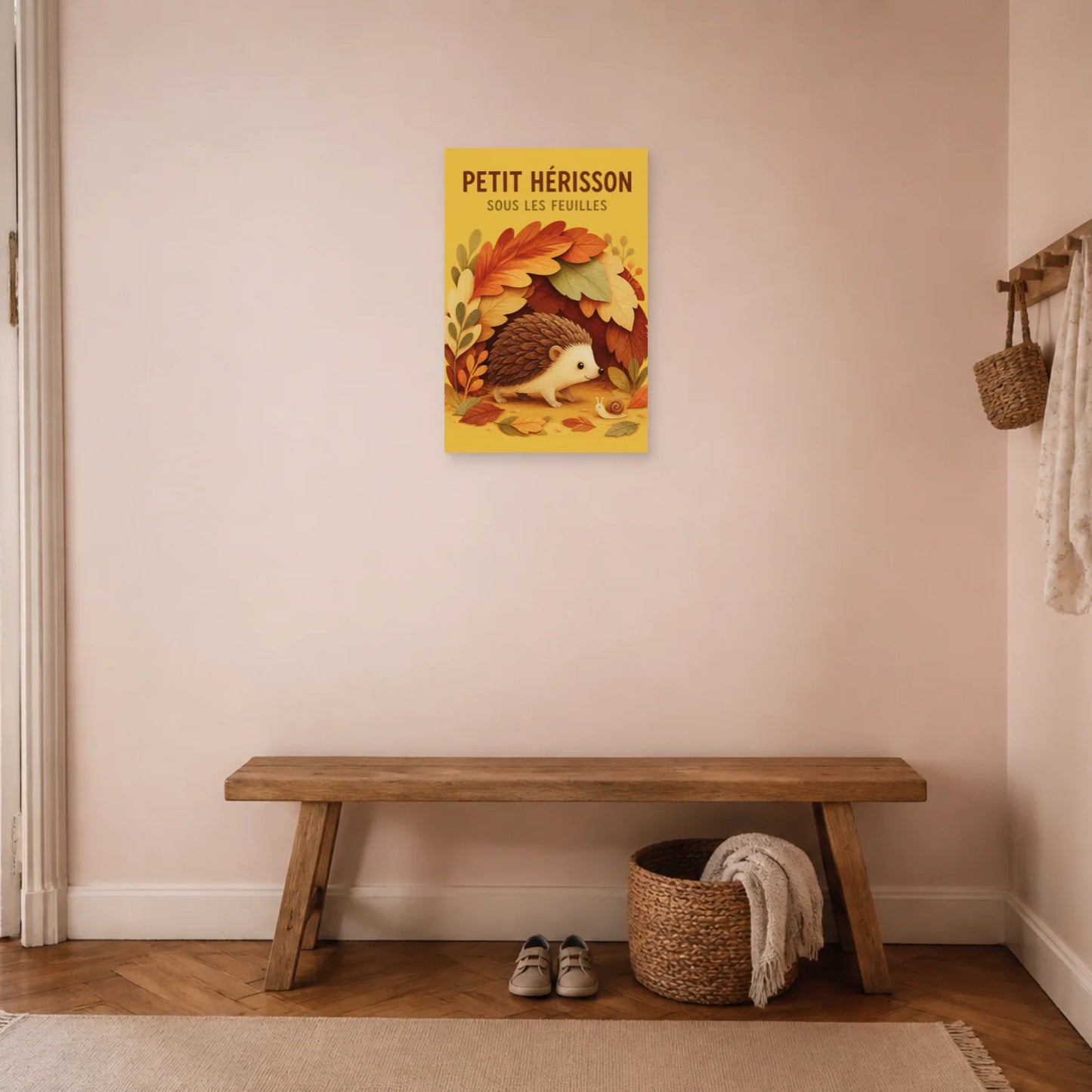 Affiche Petit Hérisson – Sous les Feuilles dans une entrée ou un couloir - Art Virtuoso