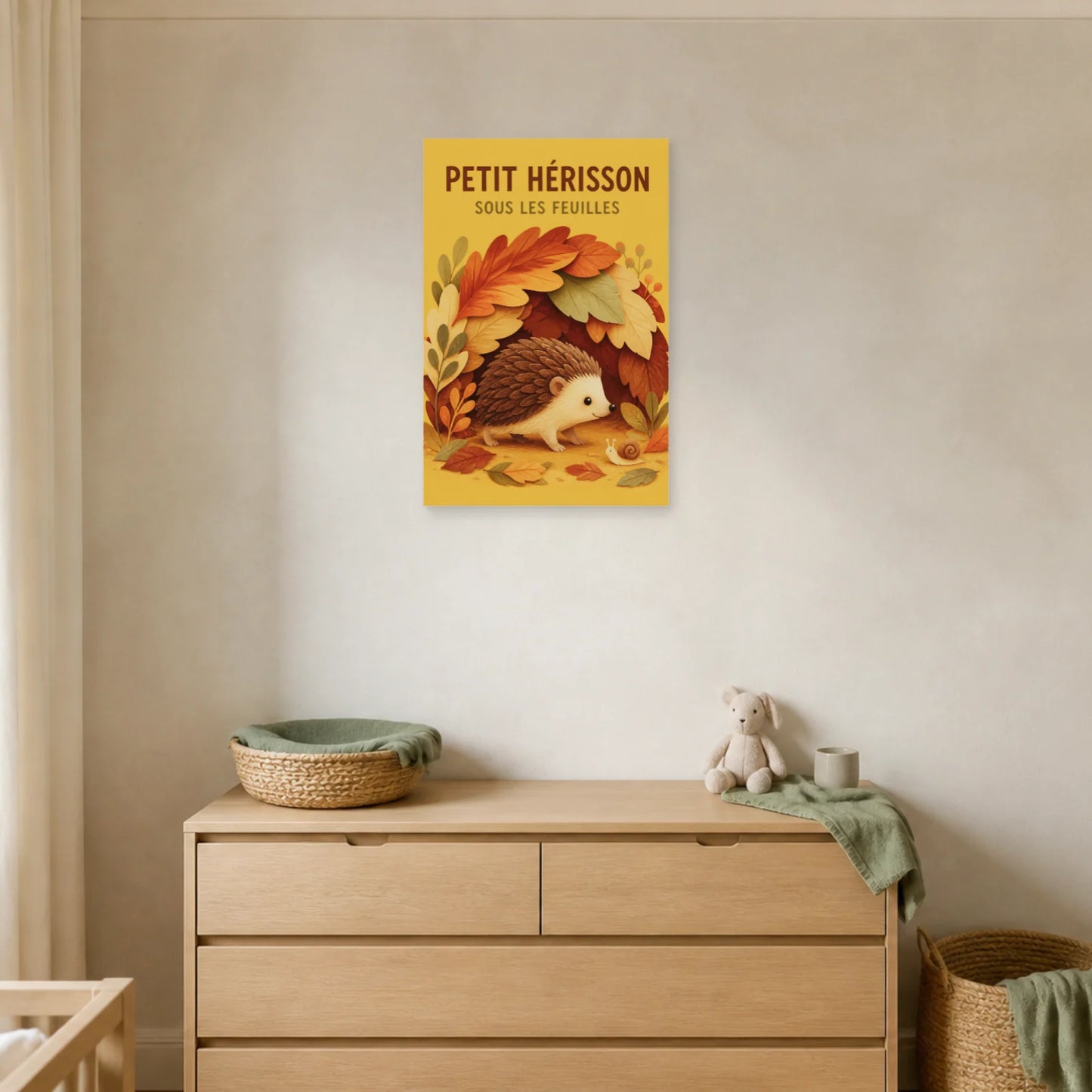 Affiche Petit Hérisson – Sous les Feuilles dans un salon - Art Virtuoso