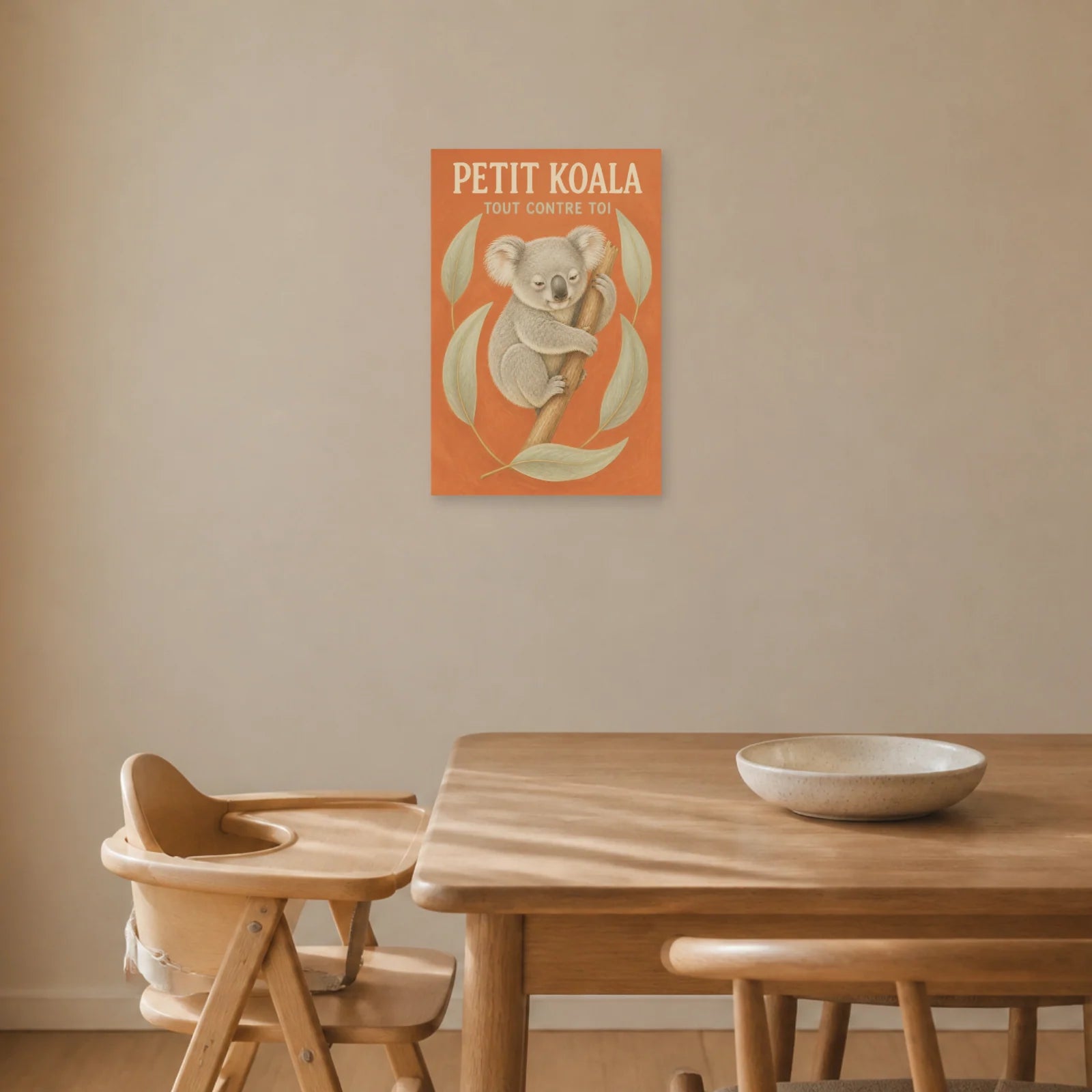 Affiche Petit Koala – Tout Contre Toi dans une salle à manger - Art Virtuoso