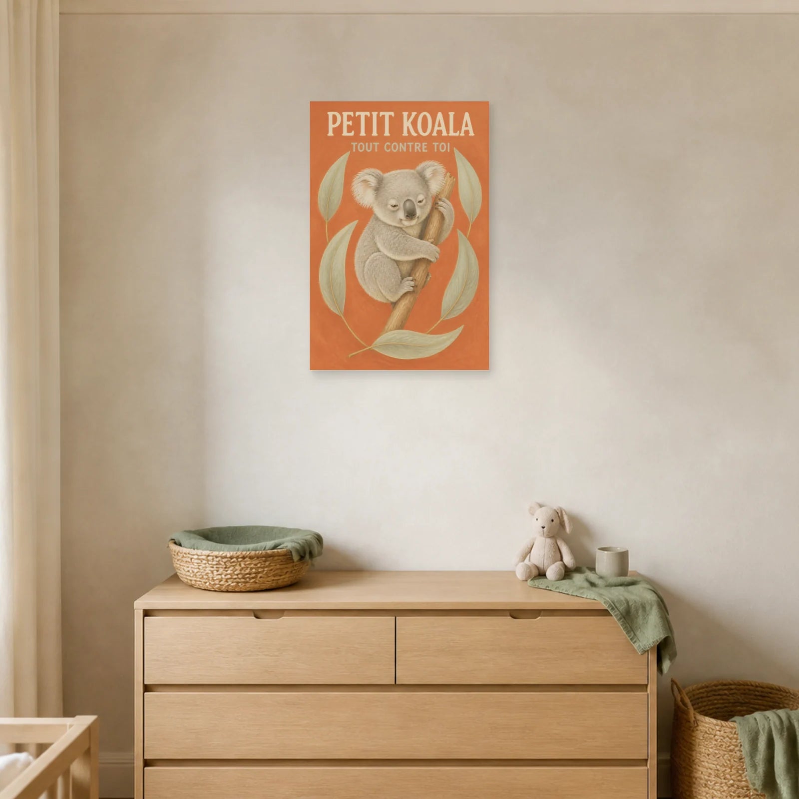 Affiche Petit Koala – Tout Contre Toi dans un salon - Art Virtuoso