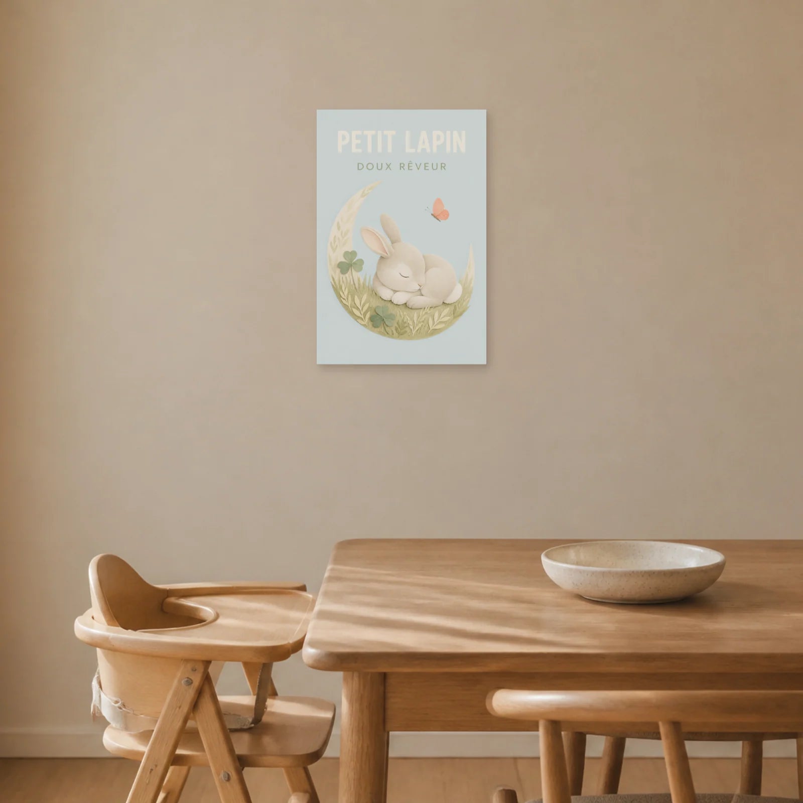 Affiche Petit Lapin – Doux Rêveur dans une salle à manger - Art Virtuoso
