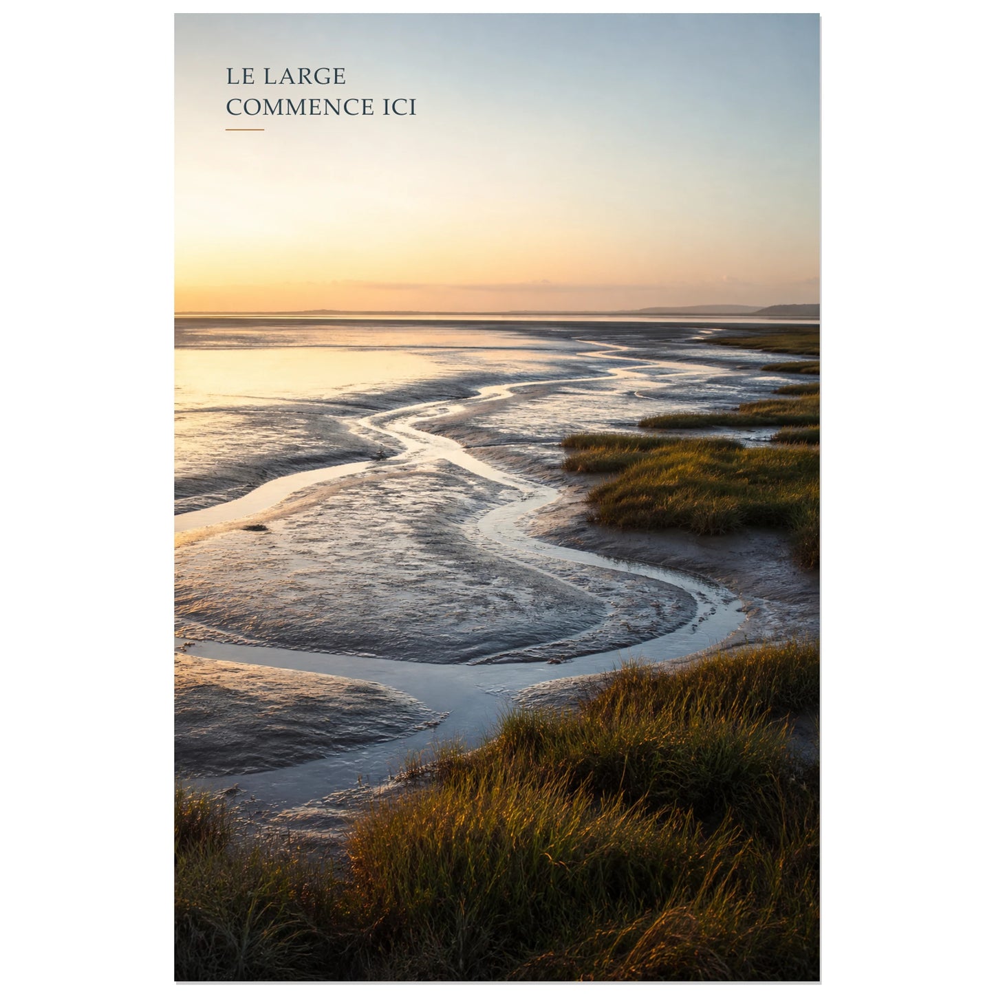 Affiche photo Baie de Somme à marée basse - Le large commence ici, photographie côtière naturaliste, lumineuse et contemplative verticale, format 30 × 45 cm