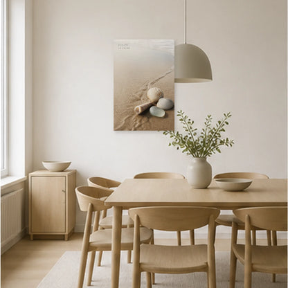 Affiche photo Coquillages sur le sable - Écoute le calme dans une salle à manger - Art Virtuoso