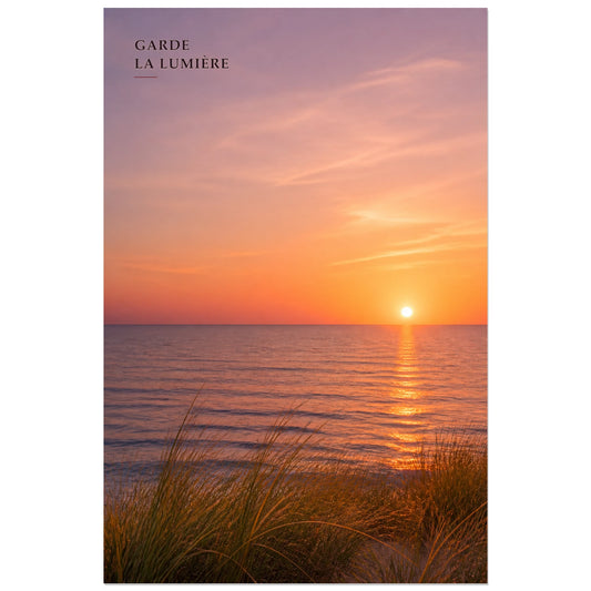 Affiche photo Coucher de soleil sur l’océan - Garde la lumière, photographie de paysage marin aux couleurs chaudes et apaisantes verticale, format 30 × 45 cm