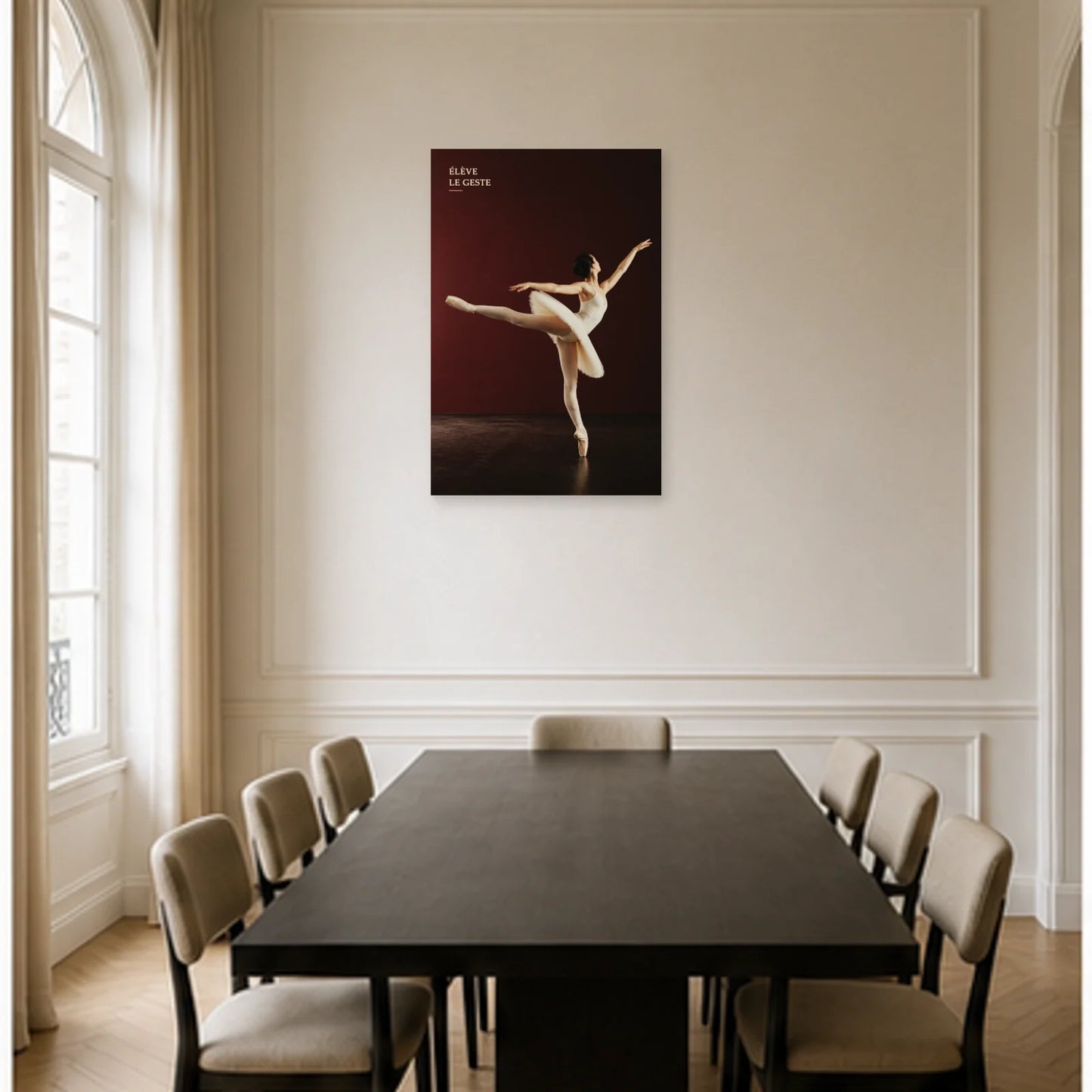 Affiche photo Danseuse classique - Élève le geste dans une salle à manger - Art Virtuoso