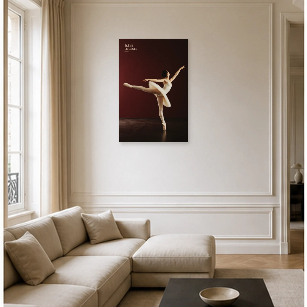 Affiche photo Danseuse classique - Élève le geste dans un salon - Art Virtuoso