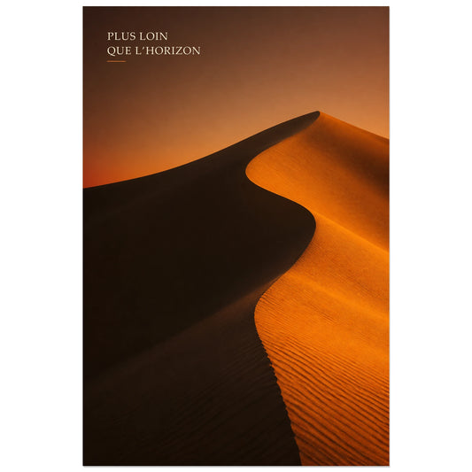 Affiche photo Dunes du désert - Plus loin que l’horizon, photographie de désert minimaliste, graphique et contrastée verticale, format 30 × 45 cm