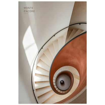 Affiche photo Escalier en spirale - Monte encore, photographie d’architecture graphique, épurée et géométrique verticale, format 40 × 60 cm