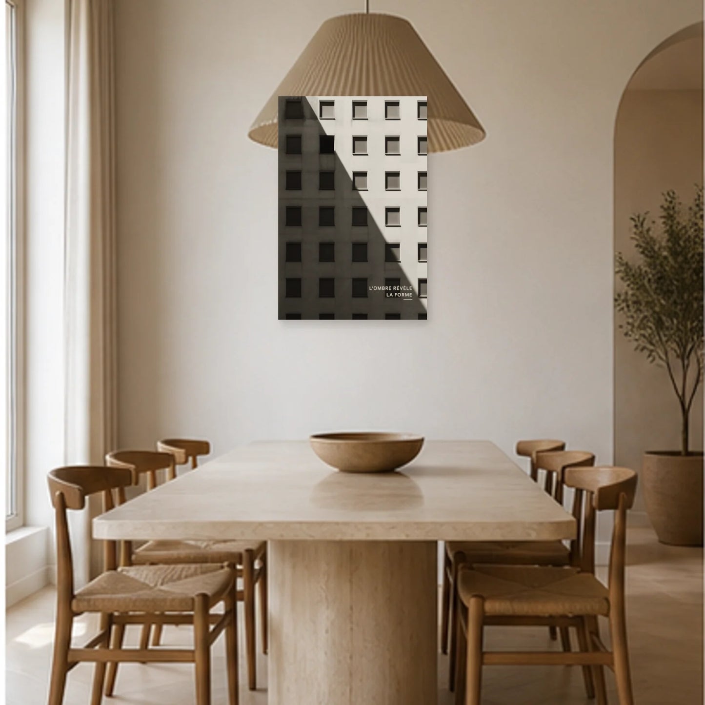 Affiche photo Façade noir et blanc - L’ombre révèle la forme dans une salle à manger - Art Virtuoso