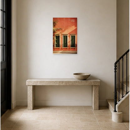 Affiche photo Façade au soleil - La lumière dessine dans une entrée ou un couloir - Art Virtuoso