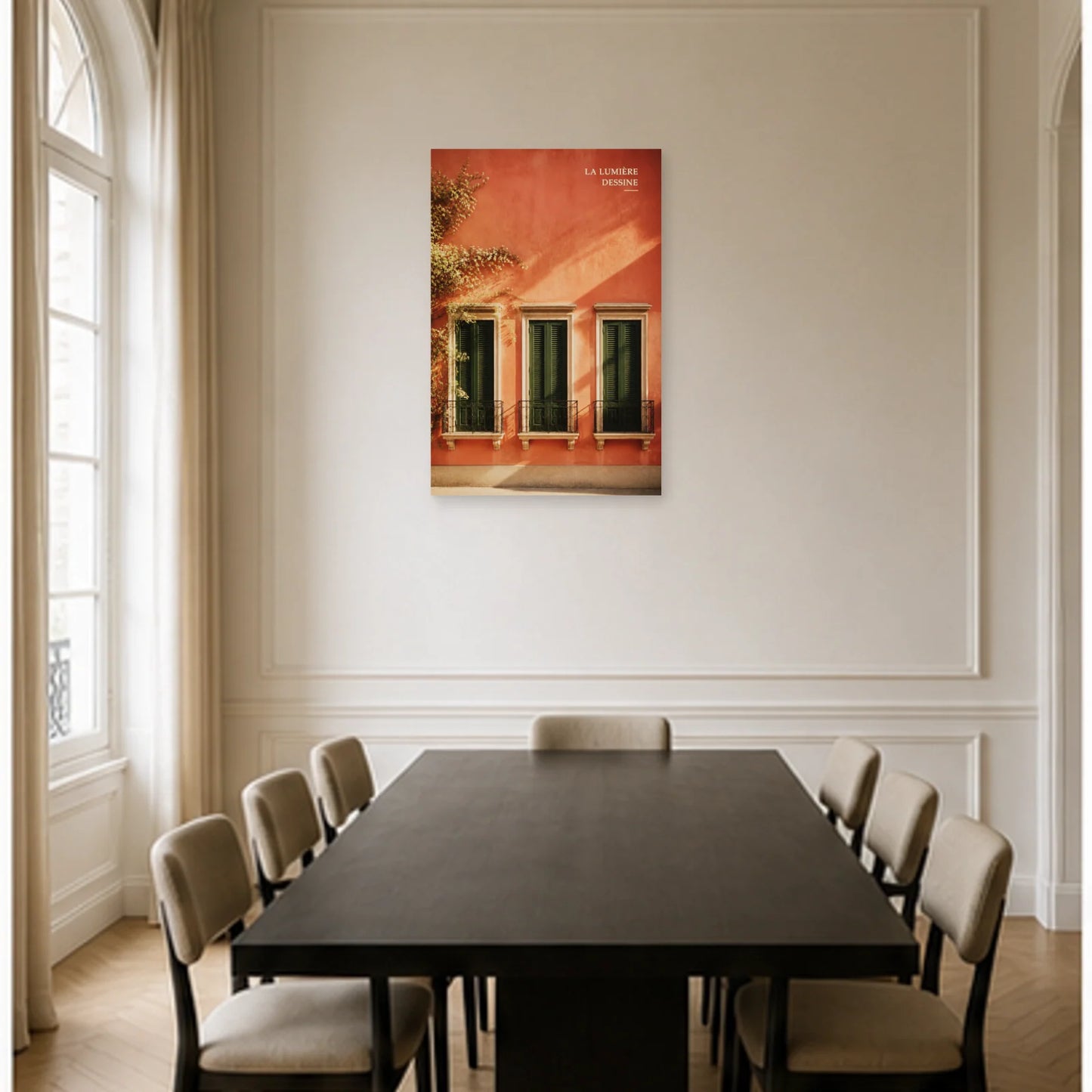 Affiche photo Façade au soleil - La lumière dessine dans une salle à manger - Art Virtuoso