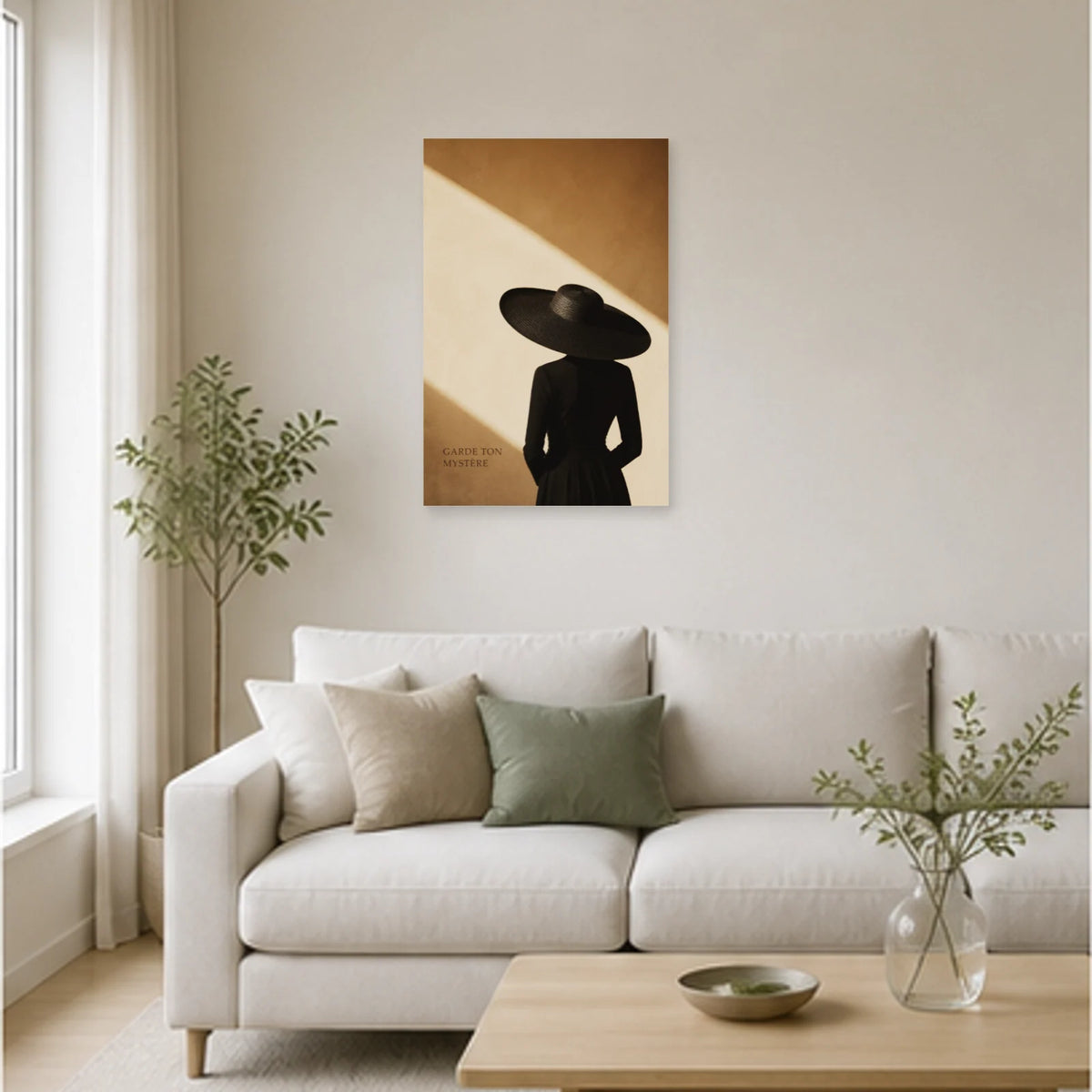 Affiche photo Femme au grand chapeau - Garde ton mystère dans un salon - Art Virtuoso