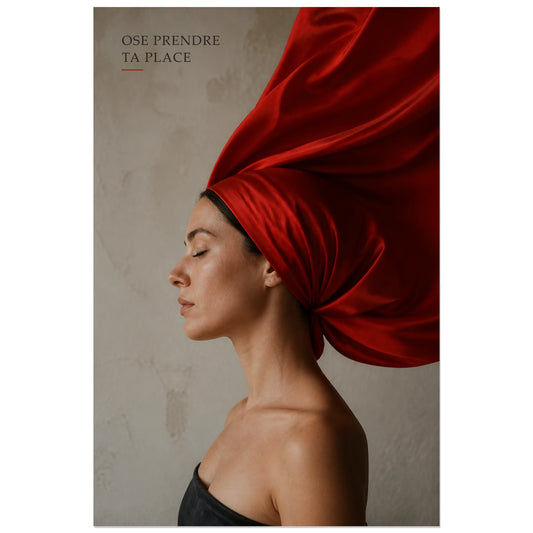 Affiche photo Femme au foulard rouge - Ose prendre ta place, portrait photographique de mode sculptural et éditorial verticale, format 30 × 45 cm