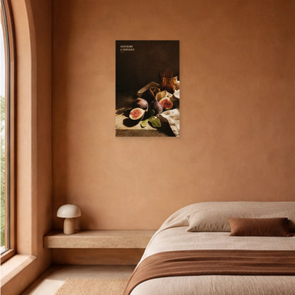 Affiche photo Figues et verre ambré - Savoure l’instant dans une chambre - Art Virtuoso
