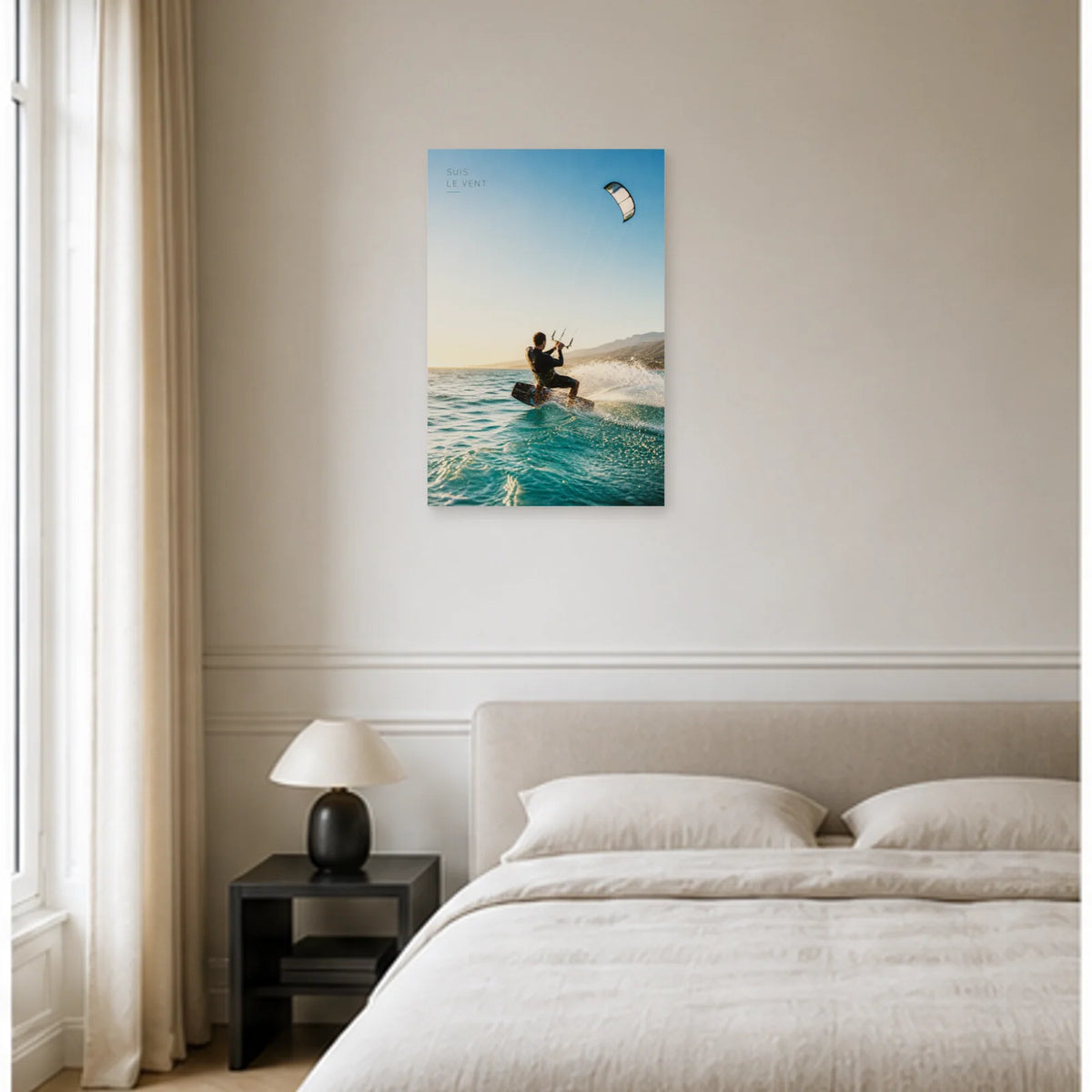 Affiche photo Kitesurf dans le vent - Suis le vent dans une chambre - Art Virtuoso