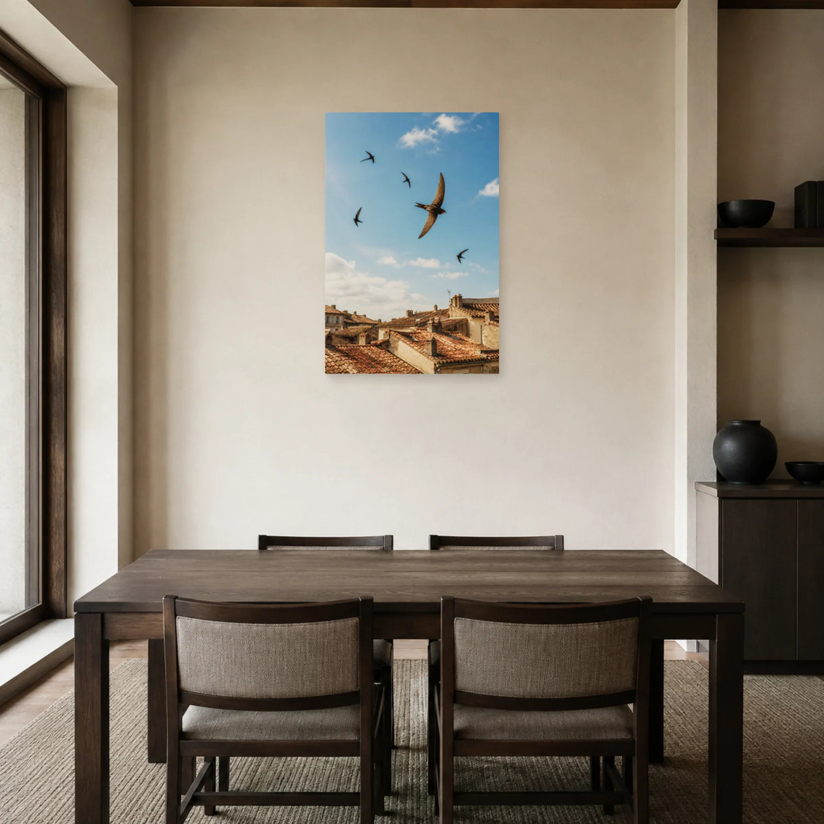 Affiche Martinets dans le ciel urbain dans une salle à manger - Art Virtuoso