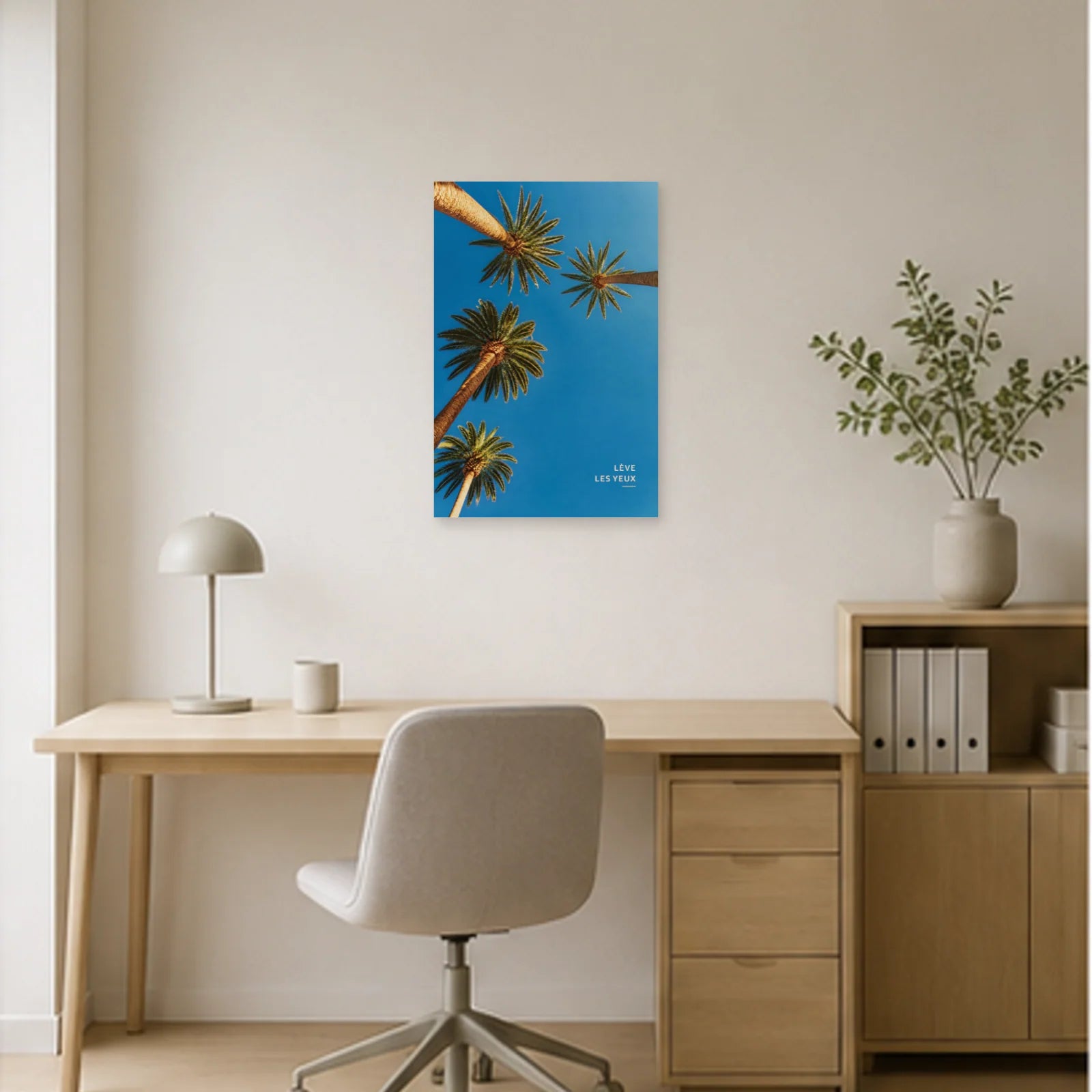 Affiche photo Palmiers vers le ciel - Lève les yeux dans un bureau - Art Virtuoso