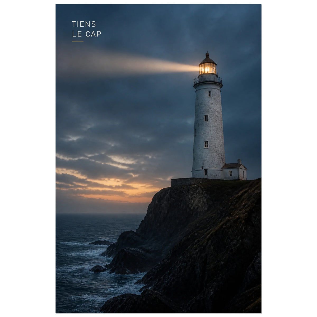 Affiche photo Phare sur la falaise - Tiens le cap, photographie maritime dramatique au crépuscule verticale, format 60 × 90 cm