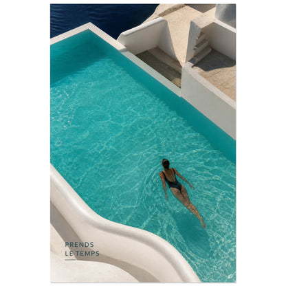 Affiche photo Piscine méditerranéenne - Prends le temps, photographie méditerranéenne architecturale et solaire verticale, format 40 × 60 cm