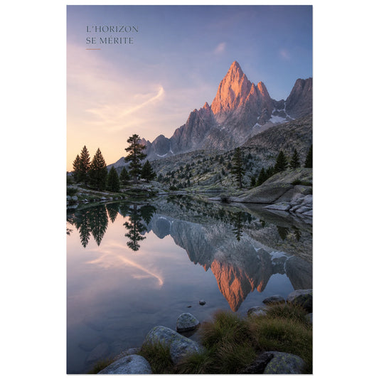 Affiche photo Pyrénées au lever du jour - L’horizon se mérite, photographie de paysage montagnard, détaillée et contemplative verticale, format 30 × 45 cm