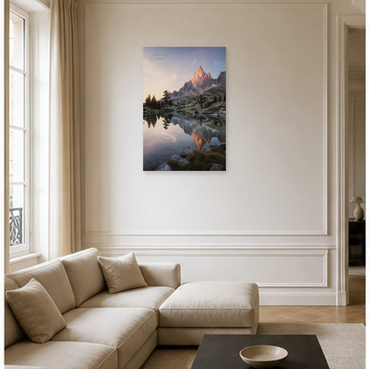 Affiche photo Pyrénées au lever du jour - L’horizon se mérite dans un salon - Art Virtuoso