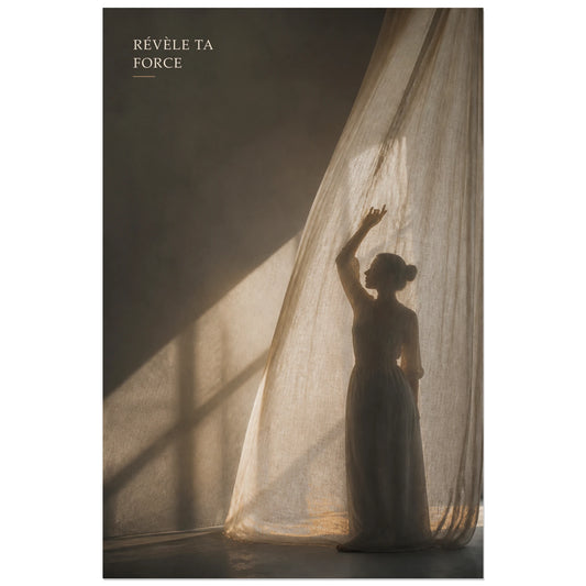 Affiche photo Silhouette de femme - Révèle ta force, portrait photographique artistique, minimaliste et théâtral verticale, format 30 × 45 cm