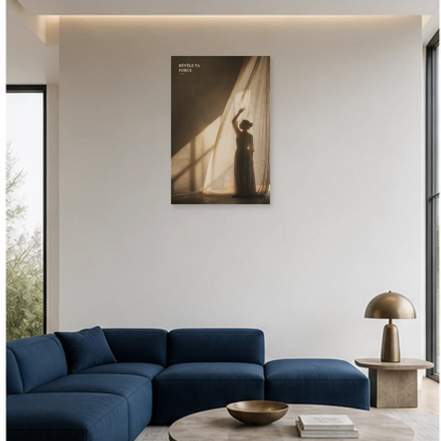 Affiche photo Silhouette de femme - Révèle ta force dans un salon - Art Virtuoso