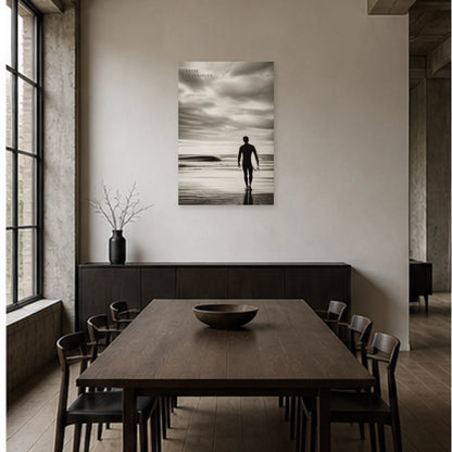 Affiche photo Surf en noir et blanc - Entre deux vagues dans une salle à manger - Art Virtuoso